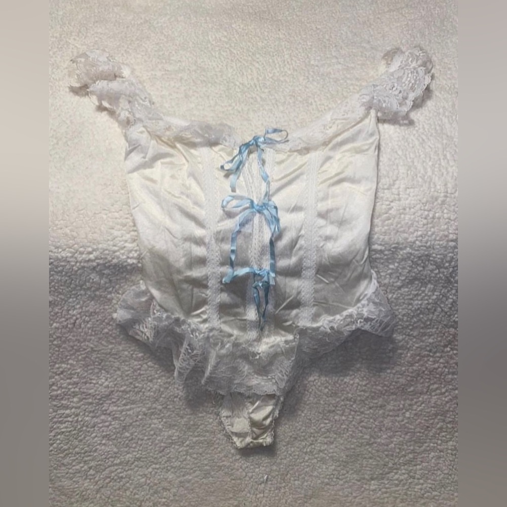 Vintage Alana Gale White Intimate